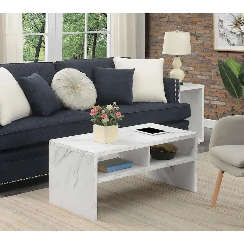 Table basse moderne blanche avec étagères de rangement ouvertes pour salon