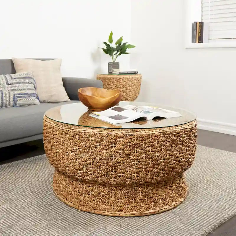 Table basse ronde en jacinthe d'eau tressée avec plateau en verre transparent, couleur marron naturel