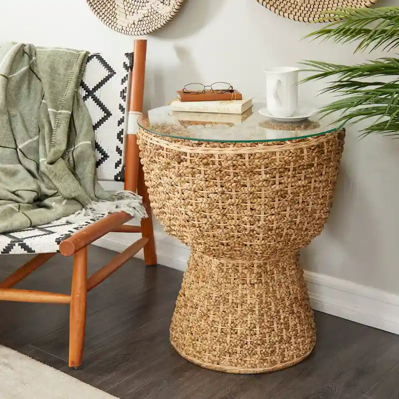 Table basse ronde en jacinthe d'eau tressée avec plateau en verre transparent, couleur marron naturel
