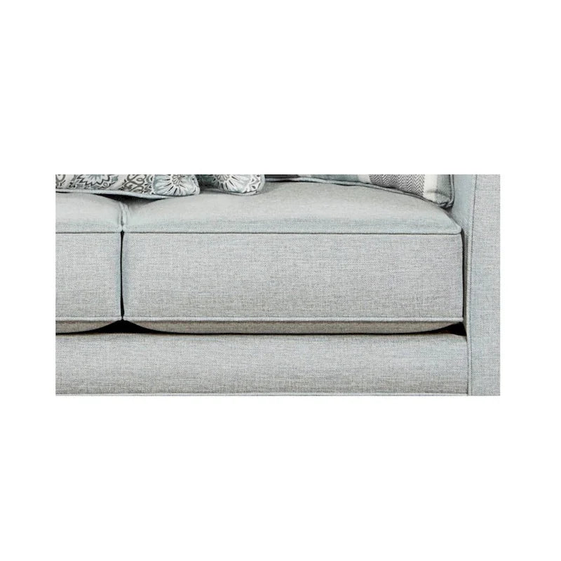Causeuse transitoire gris-bleu clair à accoudoirs roulés avec coussins décoratifs